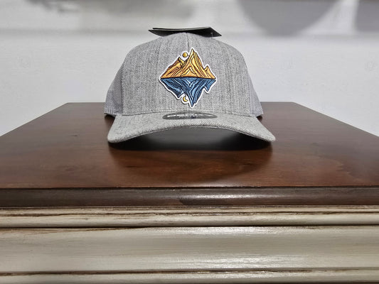 This is a very comfortable DECKY snap back Gray stonewash with a patch of mountain glaciers